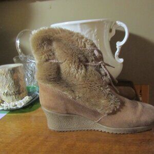Vtg platform faux fur outside with suede faux fur lined sz 6 boho very good shap